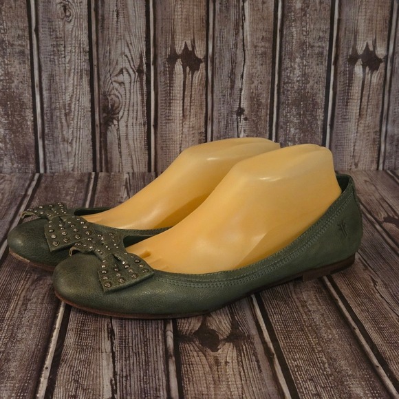 Frye Shoes - Sz 10 M Womens Frye Regina Green Leather Studded Bow Ballet Flats Shoes VGUC!